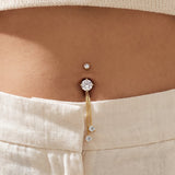 Bauchnabelpiercing mit Kette