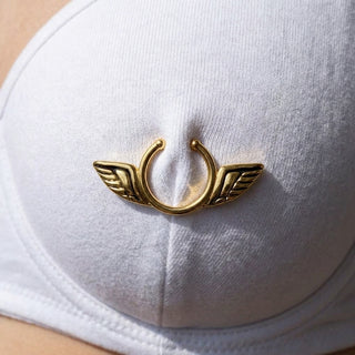 Fake Nipple Piercing Angel Wings Bendable – getragen