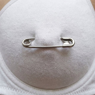 Nipple Piercing Safety Pin – getragen