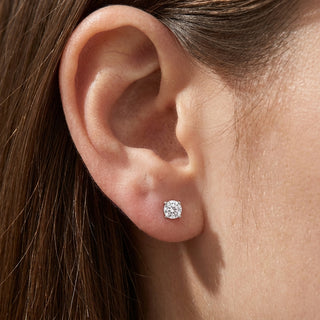 Titanium Earring Four Prong Round Clear Stone – getragen