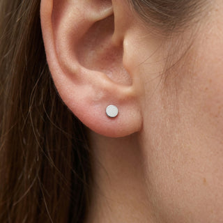 Titanium Earring Flat Circle Disc – getragen