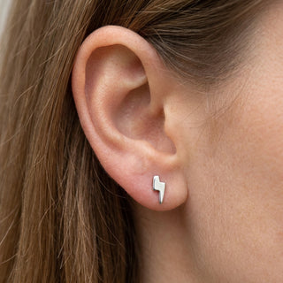 Titanium Earring Lightning Bolt For Earlobe – getragen