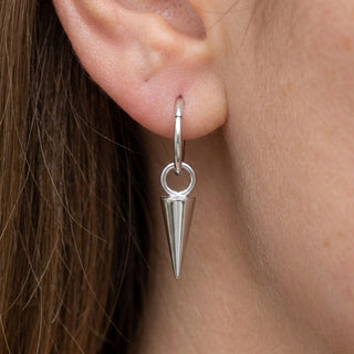 Titanium Attachment Long Pointed Spike – getragen