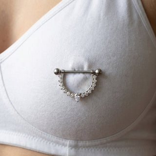 Titanium Nipple Piercing Gem Arc With Teardrop Center – getragen