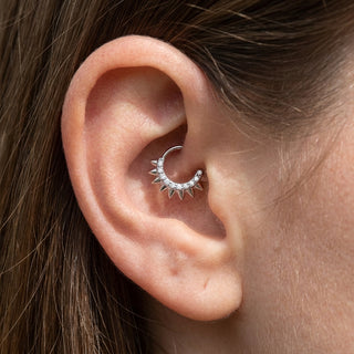 Titanium Ring Spikes Zirconia Clicker – getragen