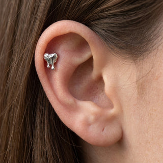 Titanium Labret Melting Heart Internally Threaded – getragen