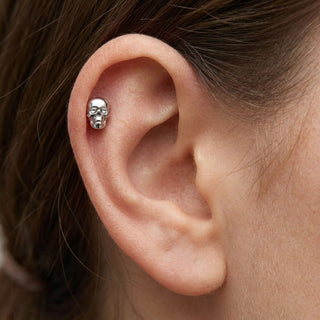 Titanium Labret Skull Internally Threaded