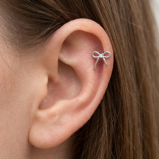 Titanium Labret Bow Zirconia Internally Threaded – getragen