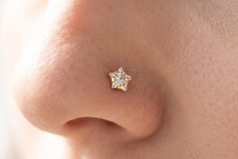 Stern Nasenpiercing