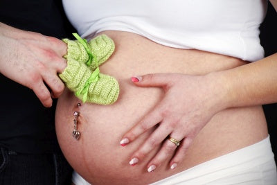 Perçage du nombril pendant la grossesse